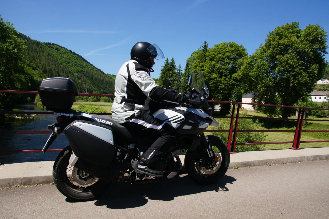Halt an der Brücke über die Sauer Halt an der Brücke über die Sauer